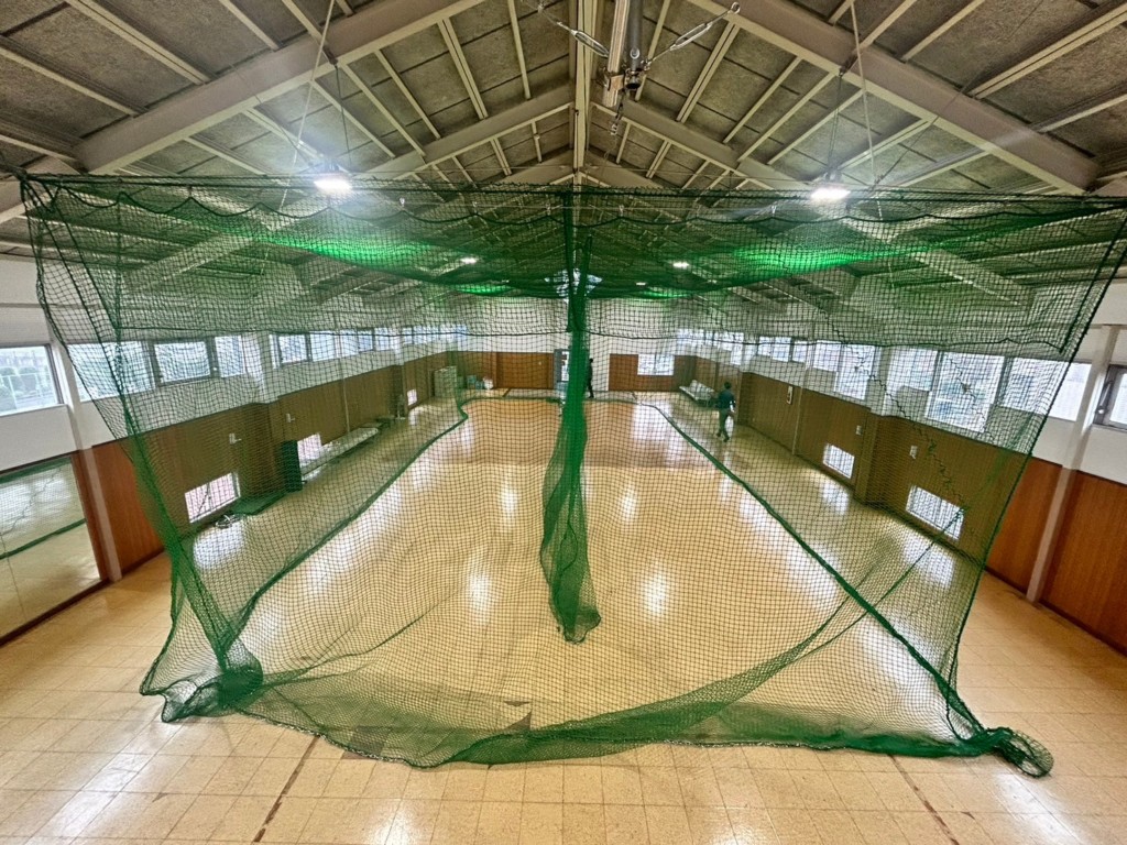 ソフトボール用室内練習場ネット設置工事
