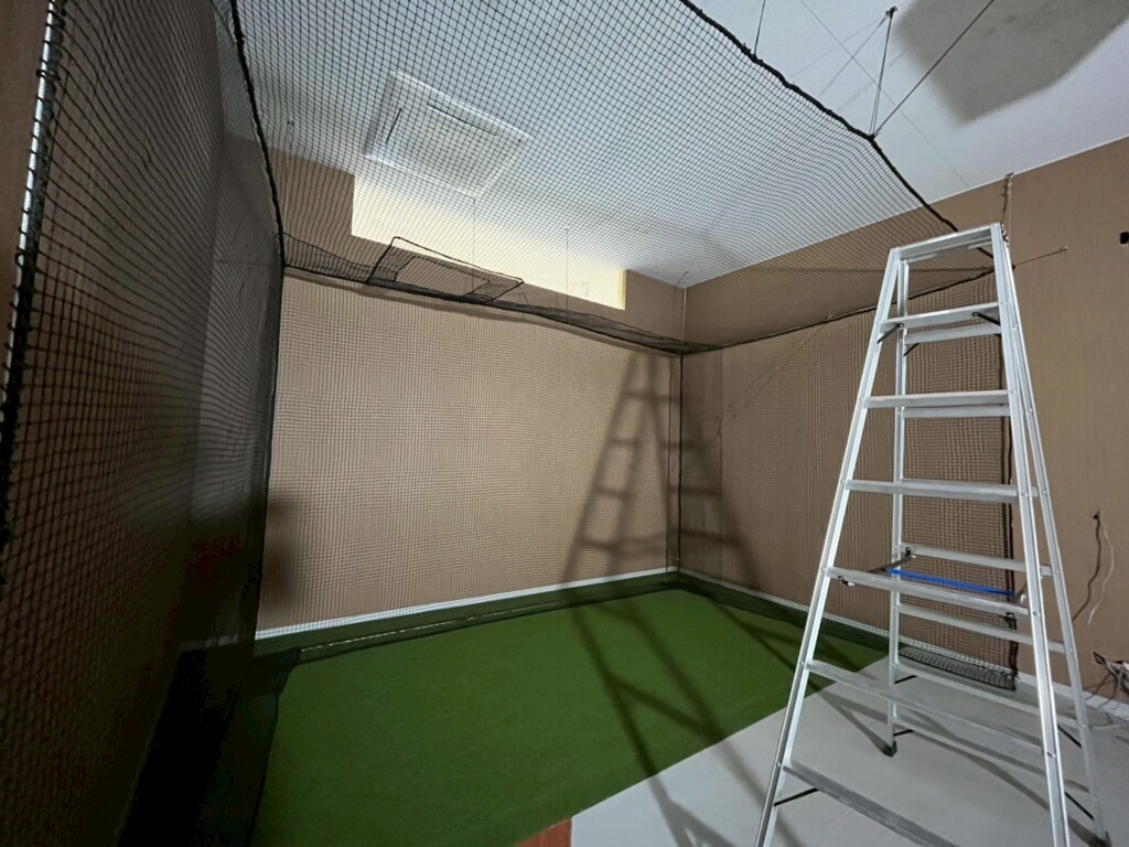 インドアゴルフ区画設置工事