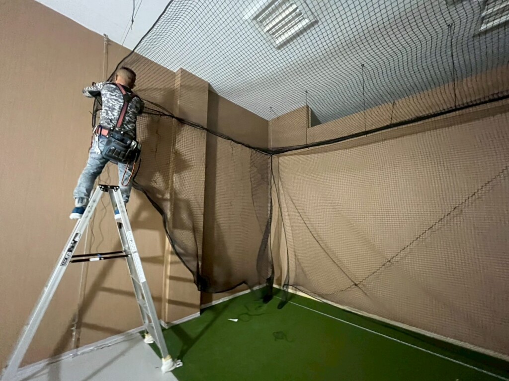 インドアゴルフ区画設置工事