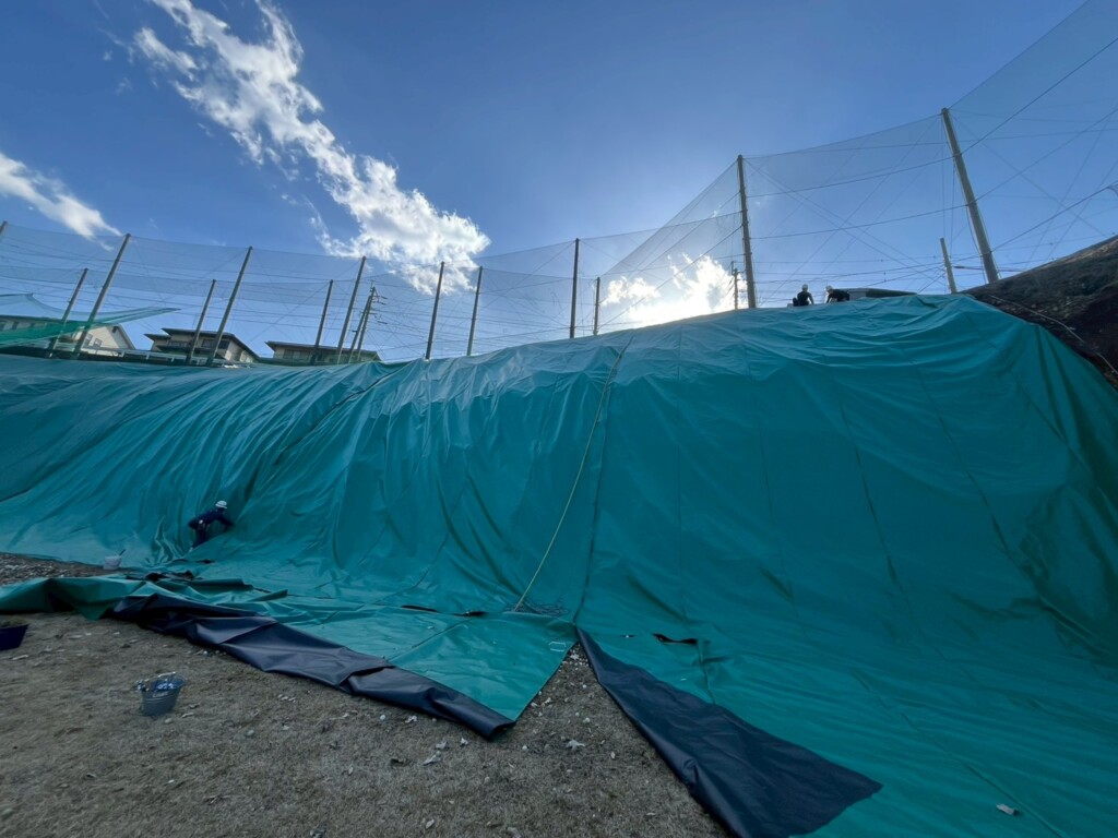 法面UVシート貼り工事