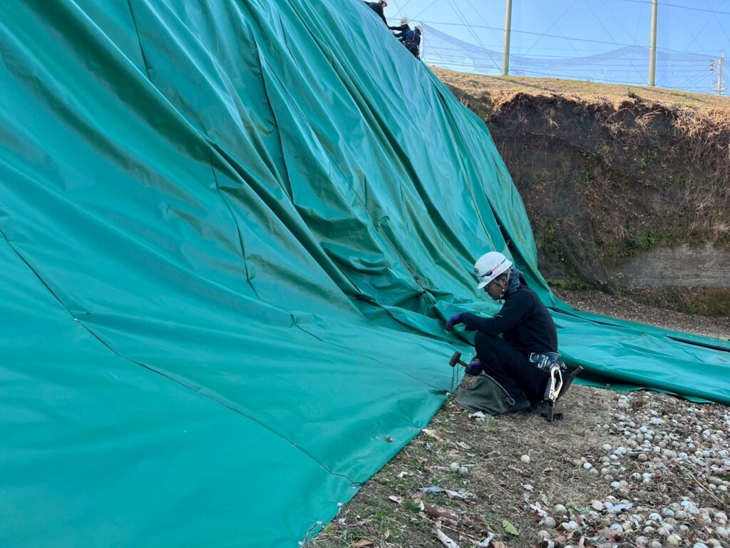 法面UVシート貼り工事