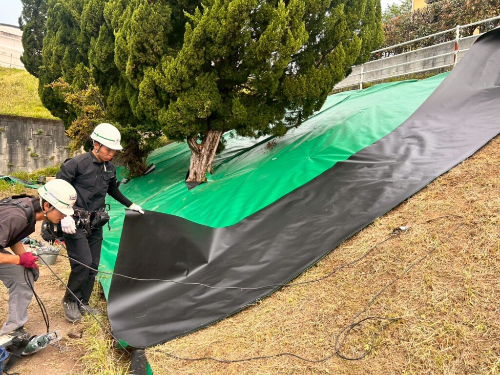 法面UVシート貼り工事