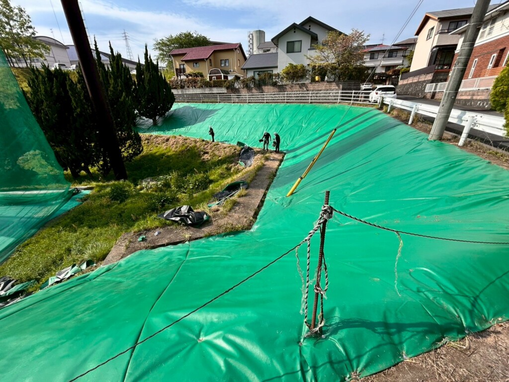 法面UVシート貼り工事